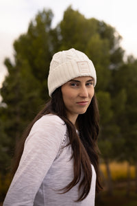 Cloud Rider Cable Knit Beanie in Crème