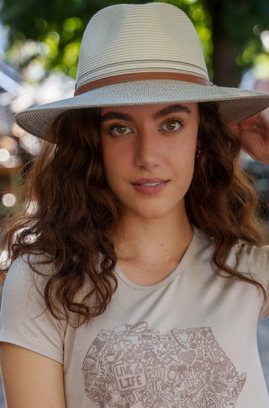 Africa Doodle Essential T-shirt - Echru