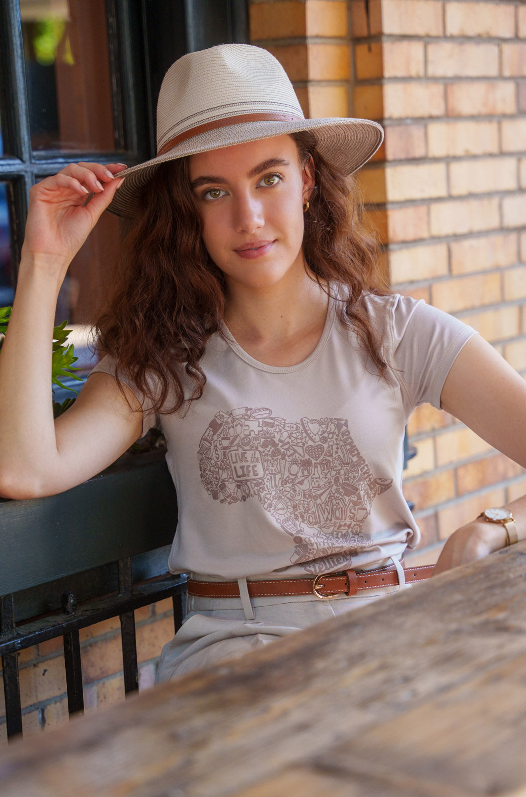 Africa Doodle Essential T-shirt - Echru