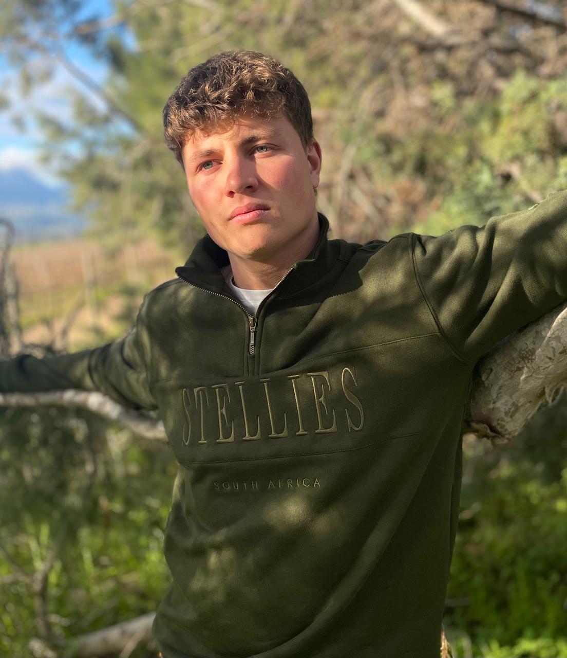 Signature Quarter–Zip Pullover in Olive
