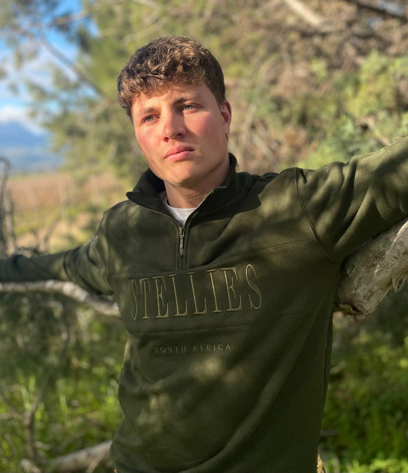 Signature Quarter–Zip Pullover in Olive
